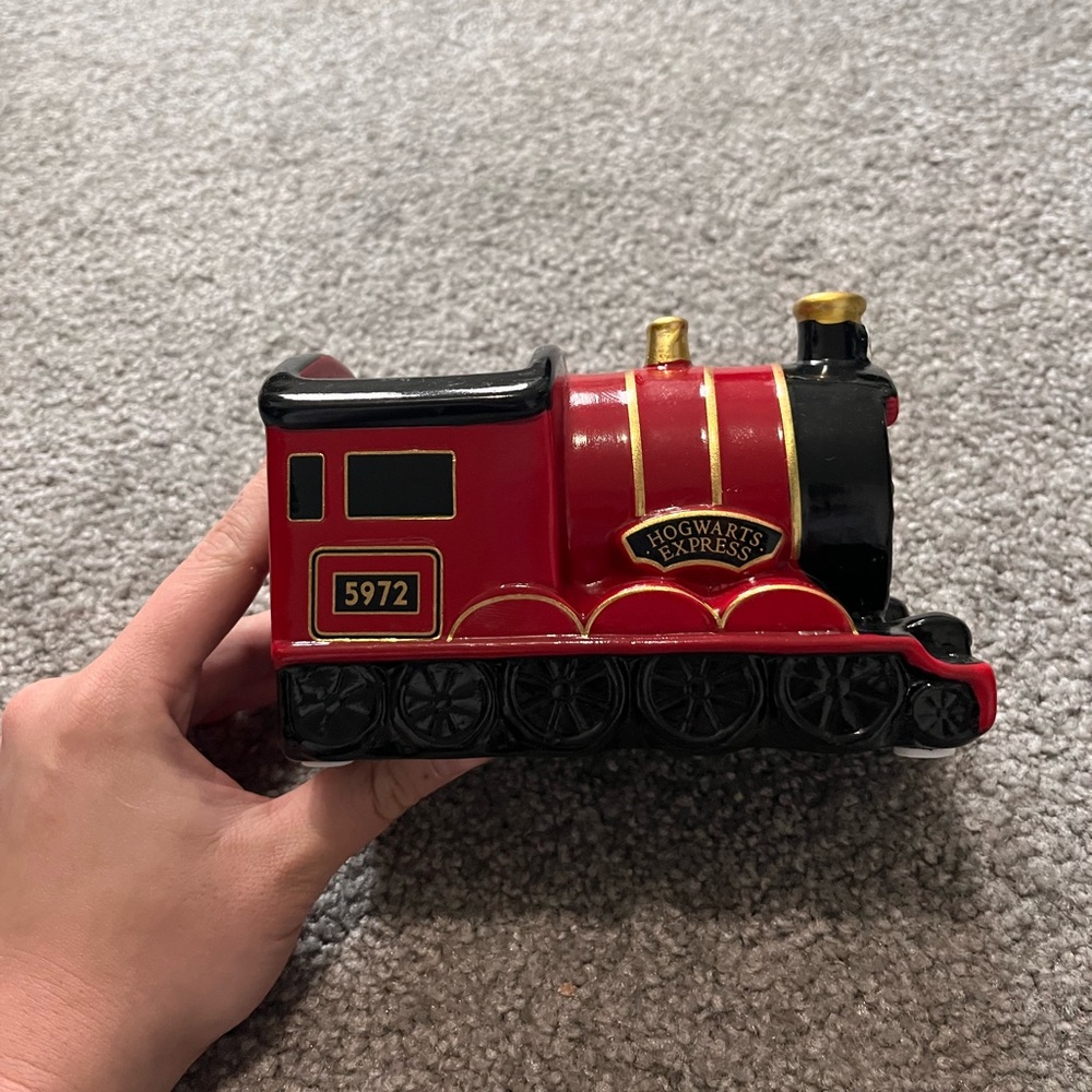 Charmed Aroma Harry Potter Hogwarts Express Train Ceramic Jar / Planter
